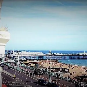 https://the-grapevine-seafront-hostel.brighton-hotels-england.com